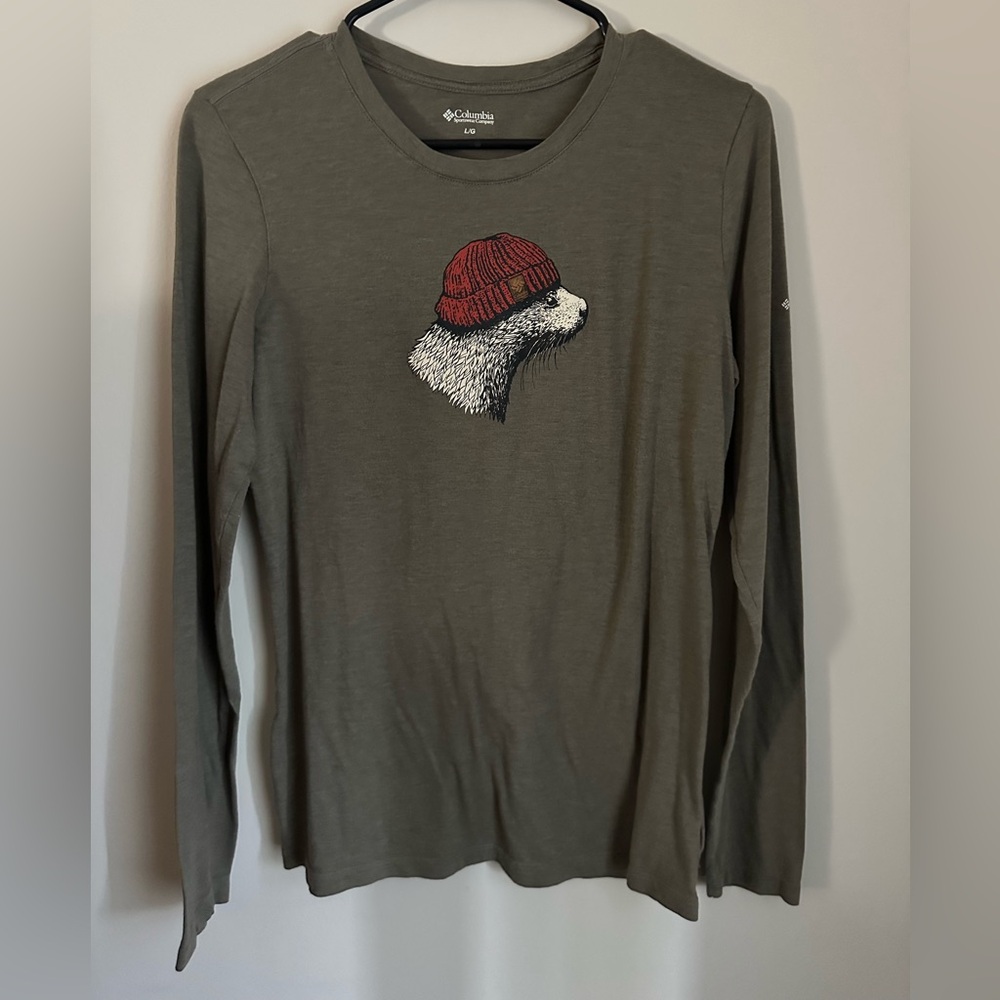 Columbia Soft Green Long Sleeved T Beaver with Beanie graphic Womens size Large